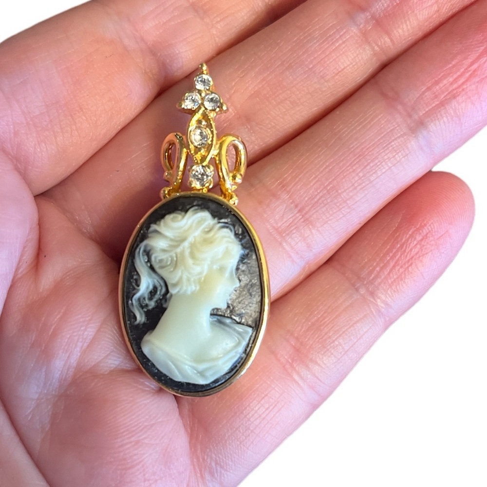 14K GE Lind Cameo Rhinestone Necklace Pendant
